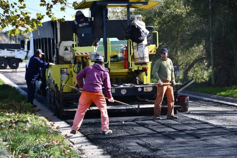 ASFALTO Y MEJORAS SIGUEN LLEGANDO A MÁS BARRIOS