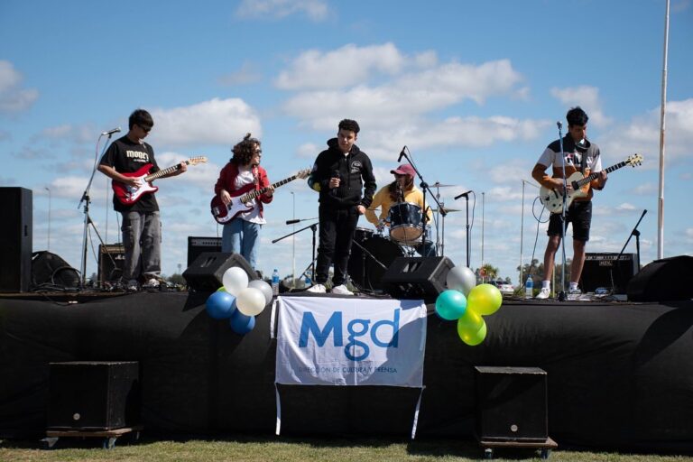 Juntos celebramos la primavera y el Día del Estudiante con alegría