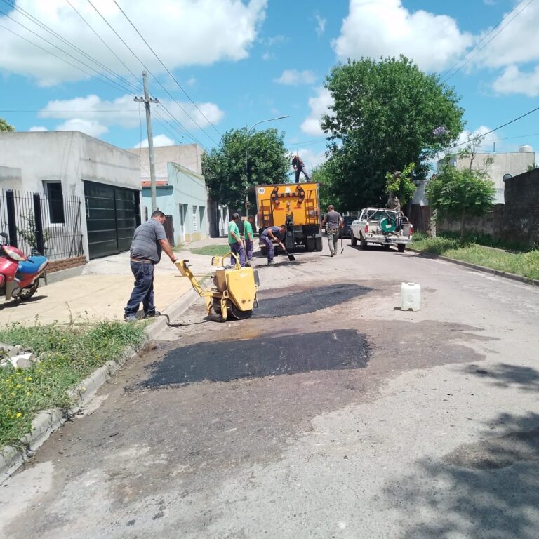 TODOS SEGUIMOS TARBAJANDO PARA MEJORAR MAS CALLES