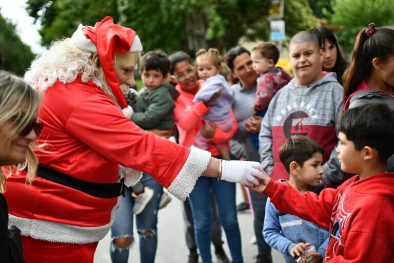 ¡Gracias a los vecinos que se acercaron a saludar a Papá Noel!