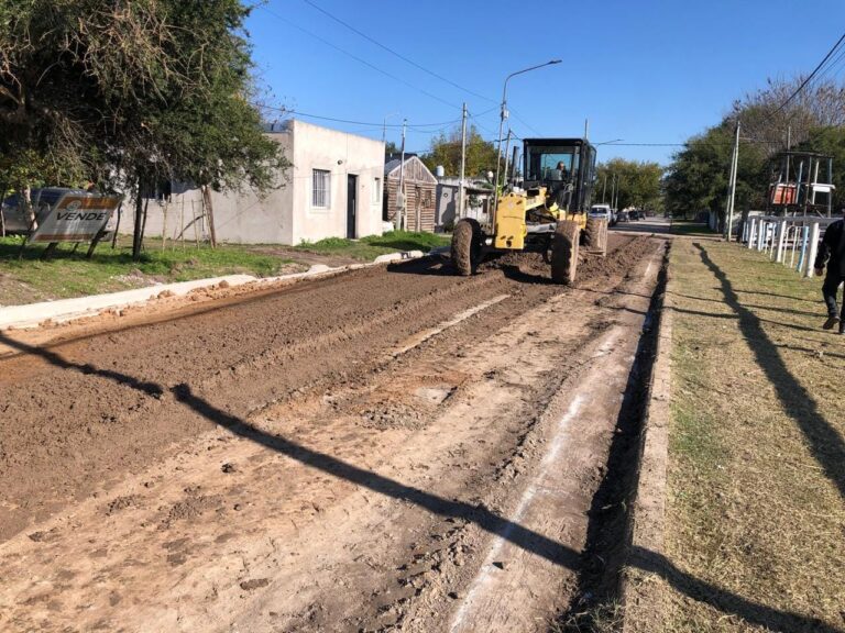 ¡Seguimos mejorando nuestros caminos del distrito a pesar de todo!