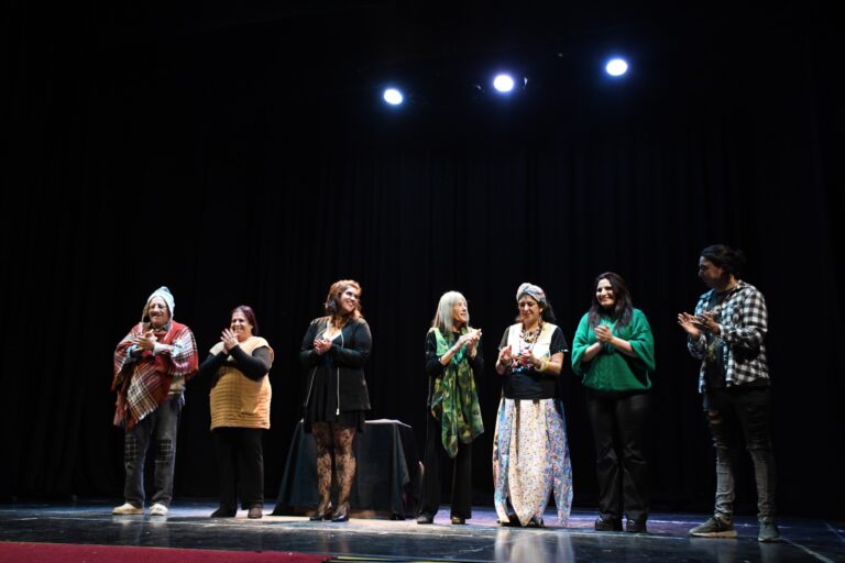 Lo atamo con alambre brilló en el teatro Español Magdalena