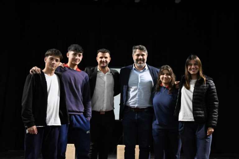 Pablo Cunsolo brindó una conferencia sobre oratoria y neurocomunicación en el Teatro Español