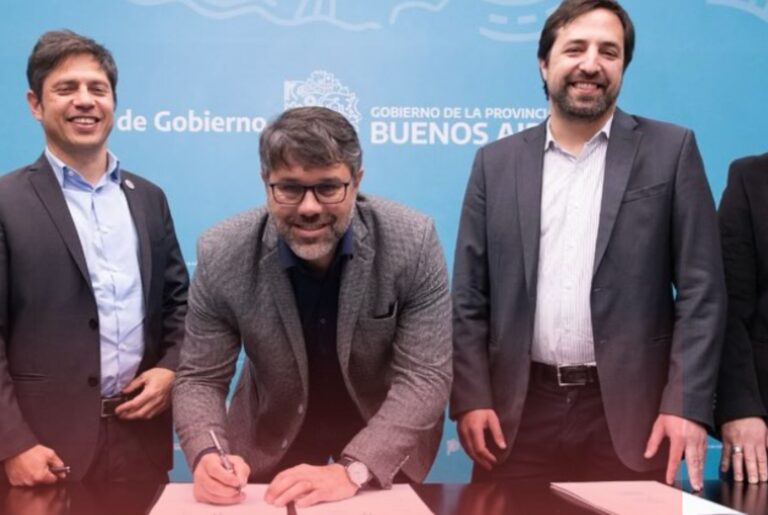 Firma de convenios en La Plata fortalecerá trámites para asociaciones civiles y clubes